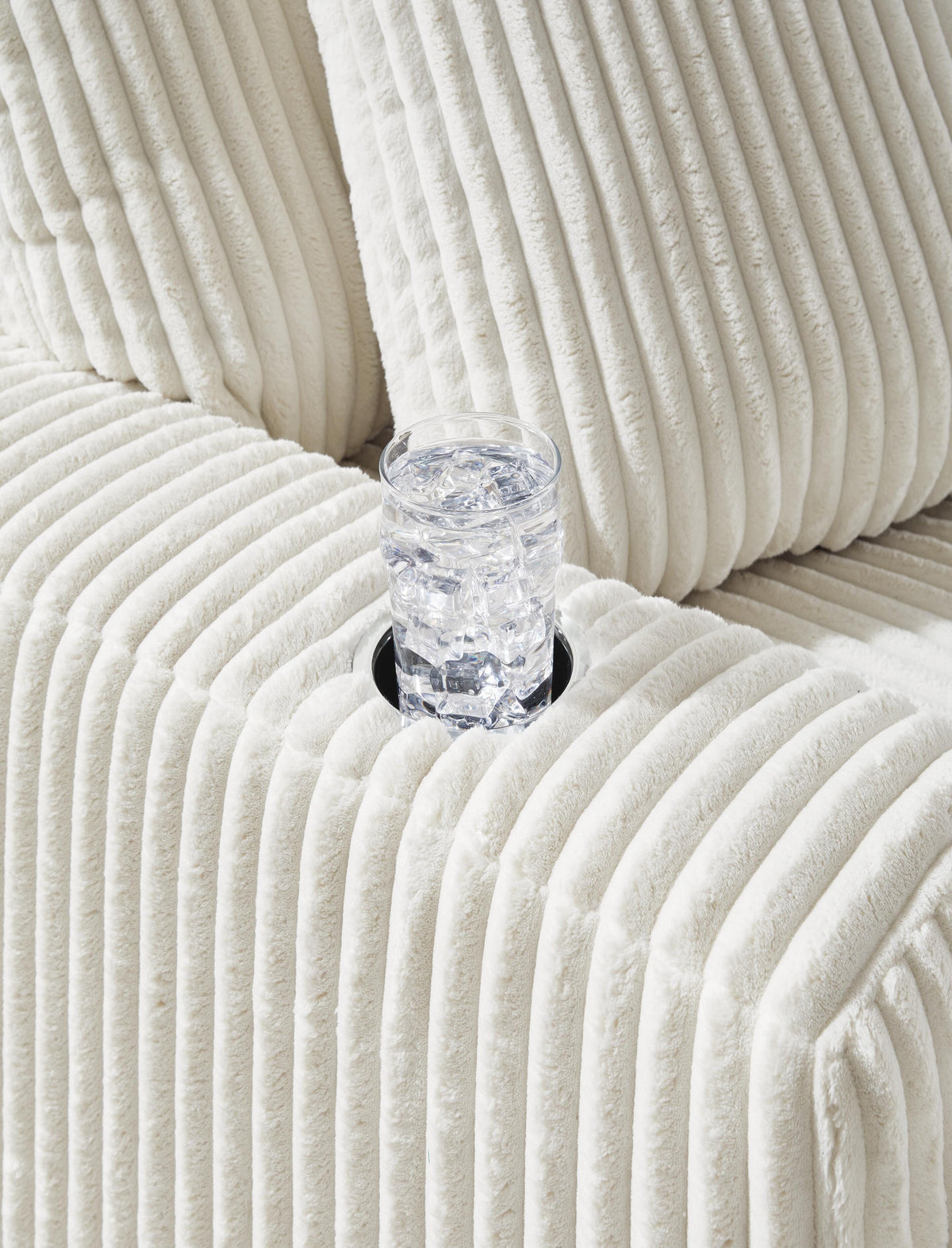 Lindyn Chaise cup holder detail