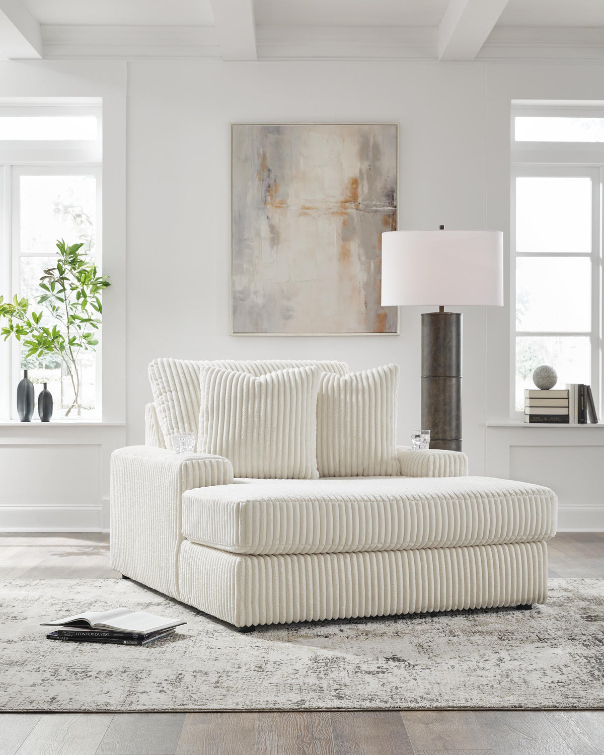 Lindyn Chaise in Ivory