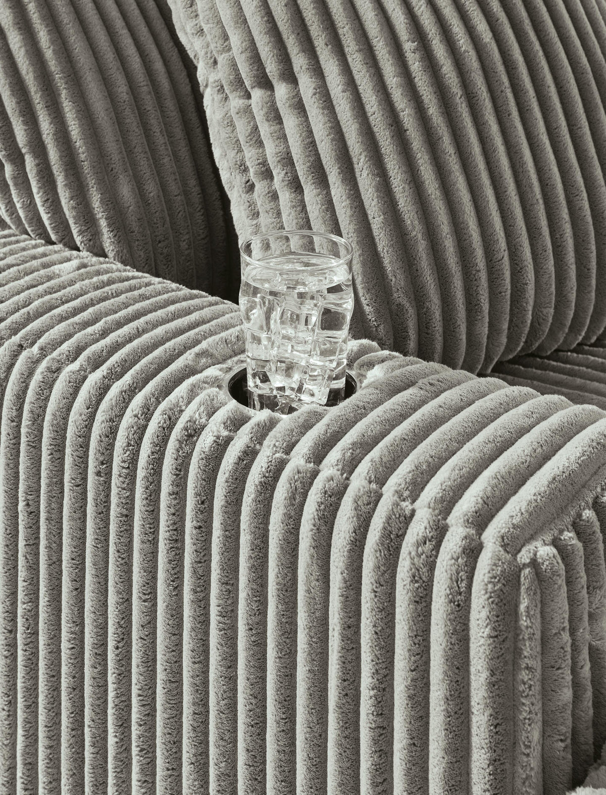 Lindyn Chaise in Fog, alternate view 9