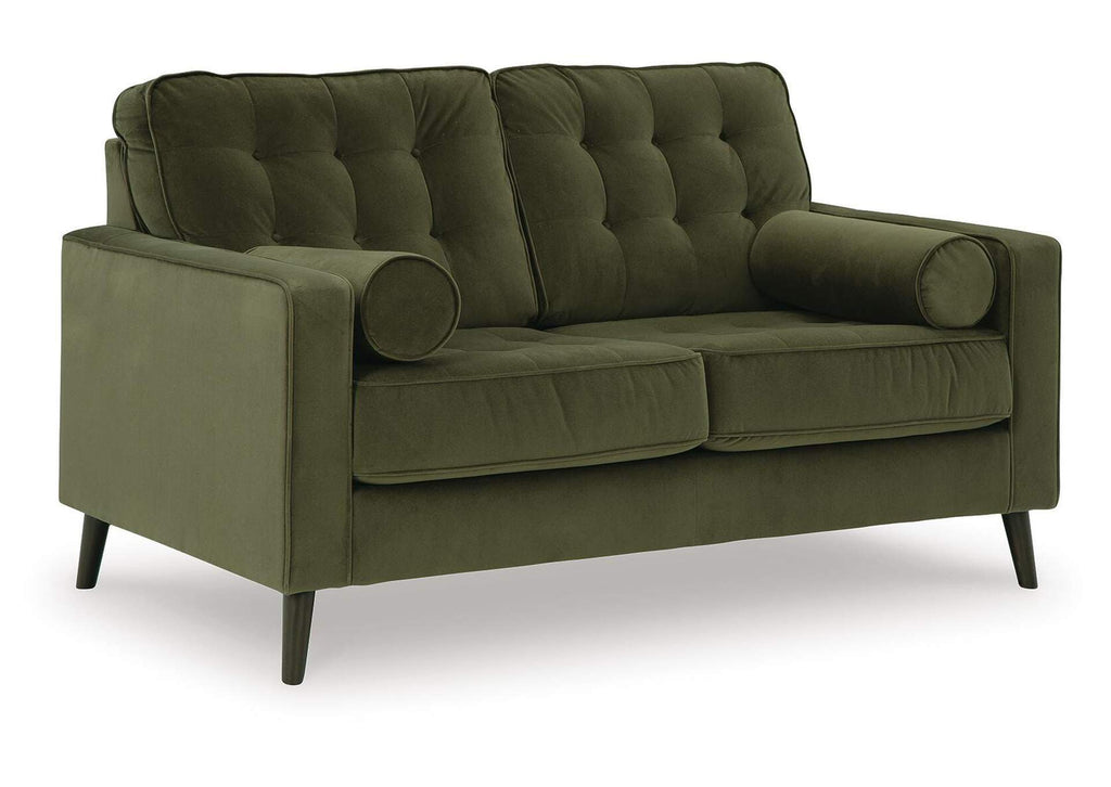 Reveon Lakes Loveseat angled view
