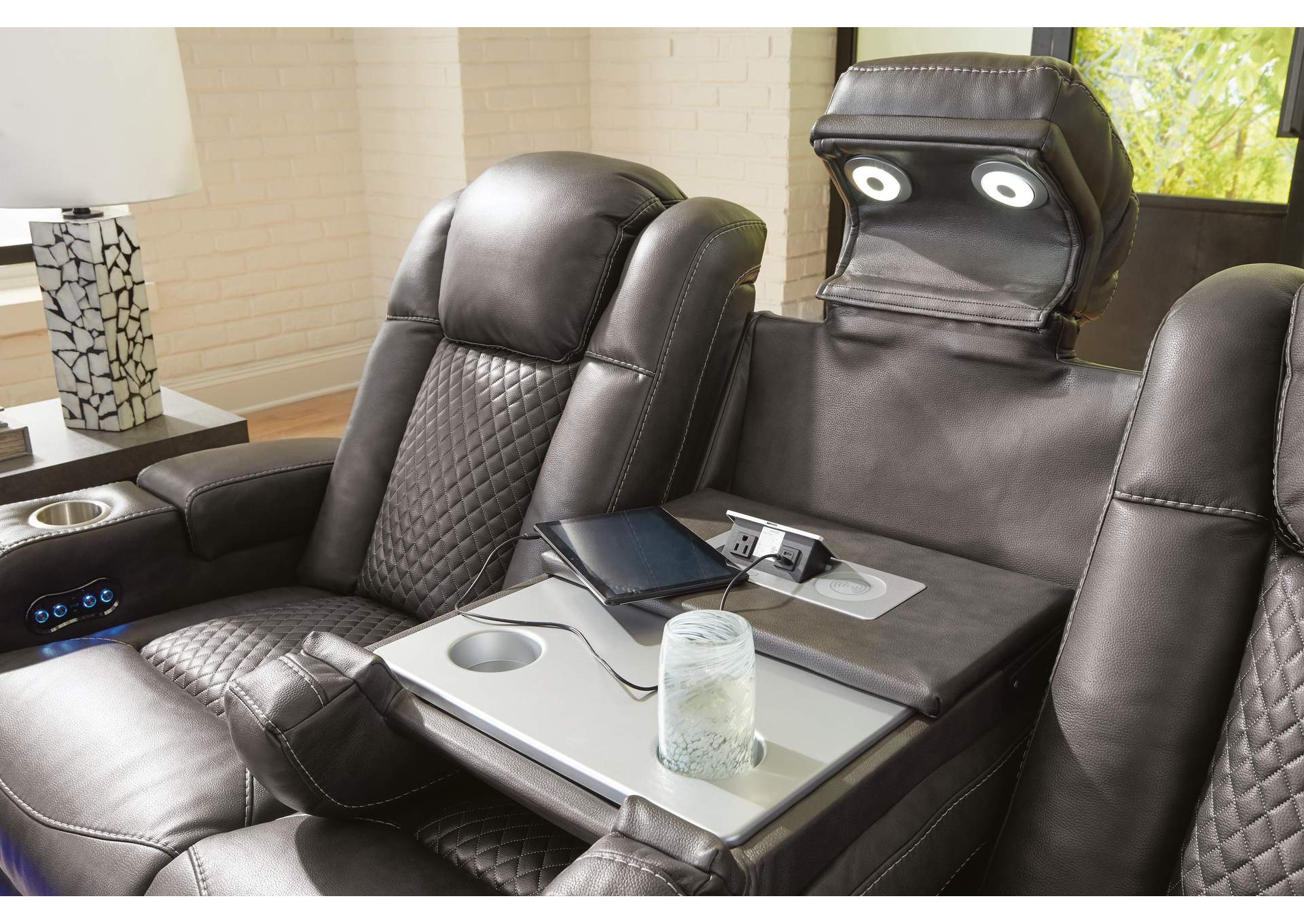 Fyne-Dyme Power Reclining Sofa detail
