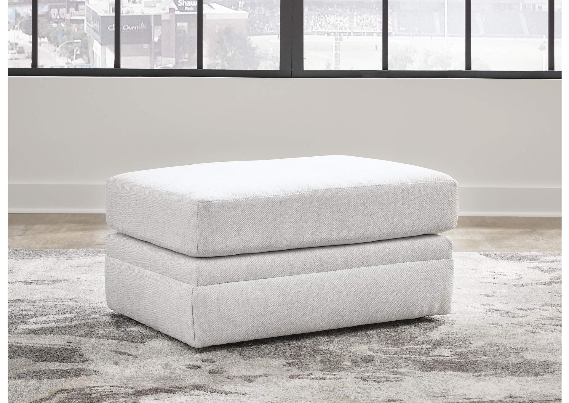 Maitelynn Ottoman