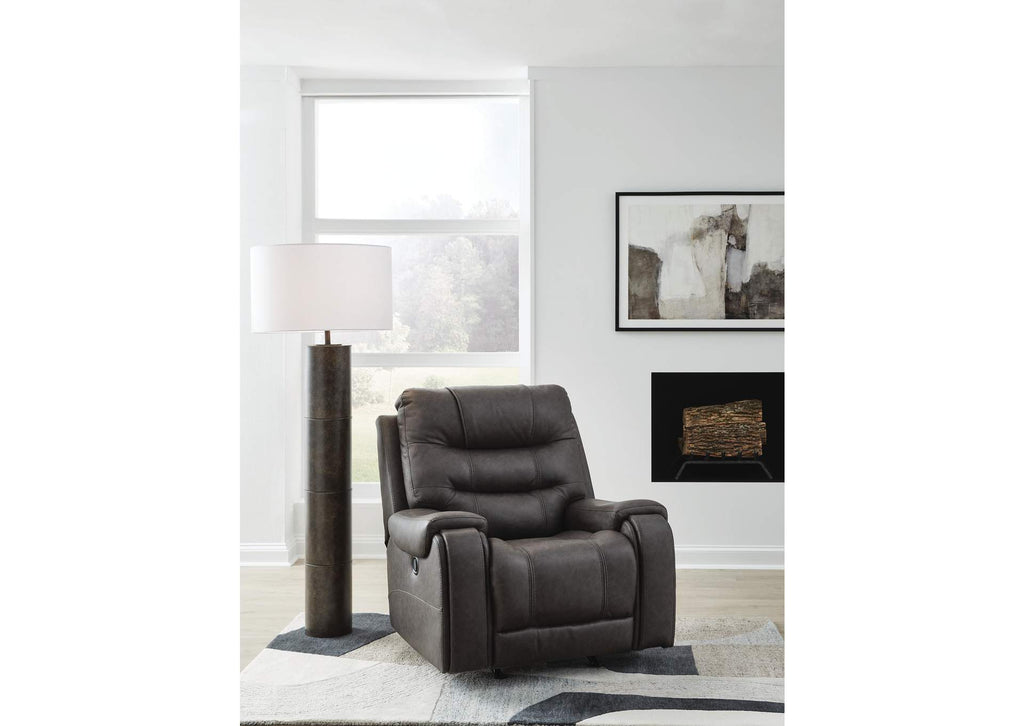 Femley Recliner