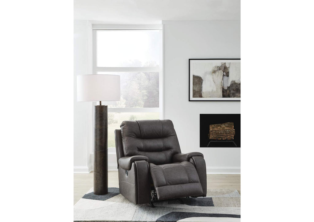 Femley Recliner