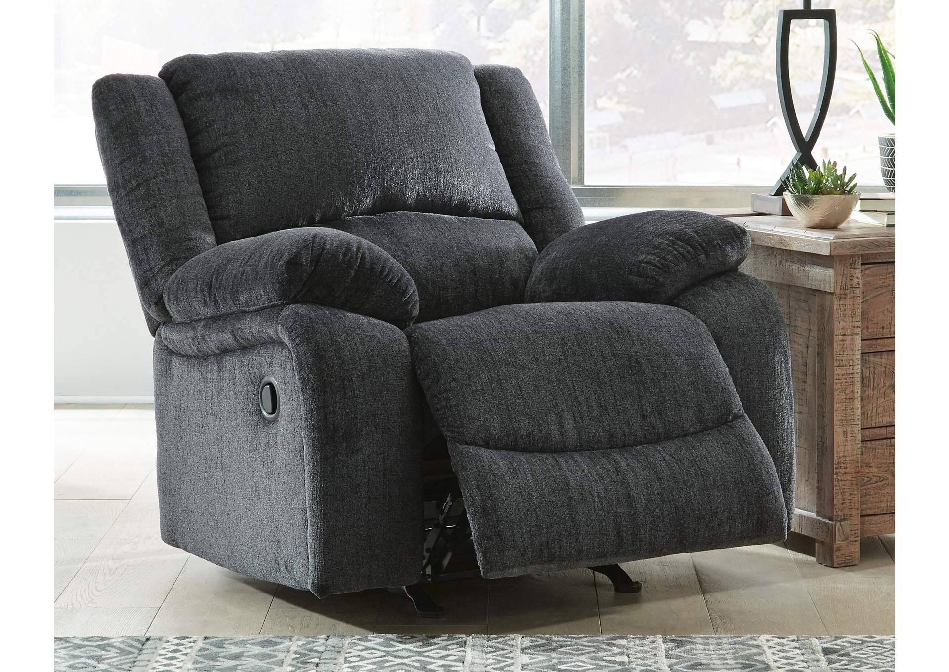 Draycoll Recliner room view