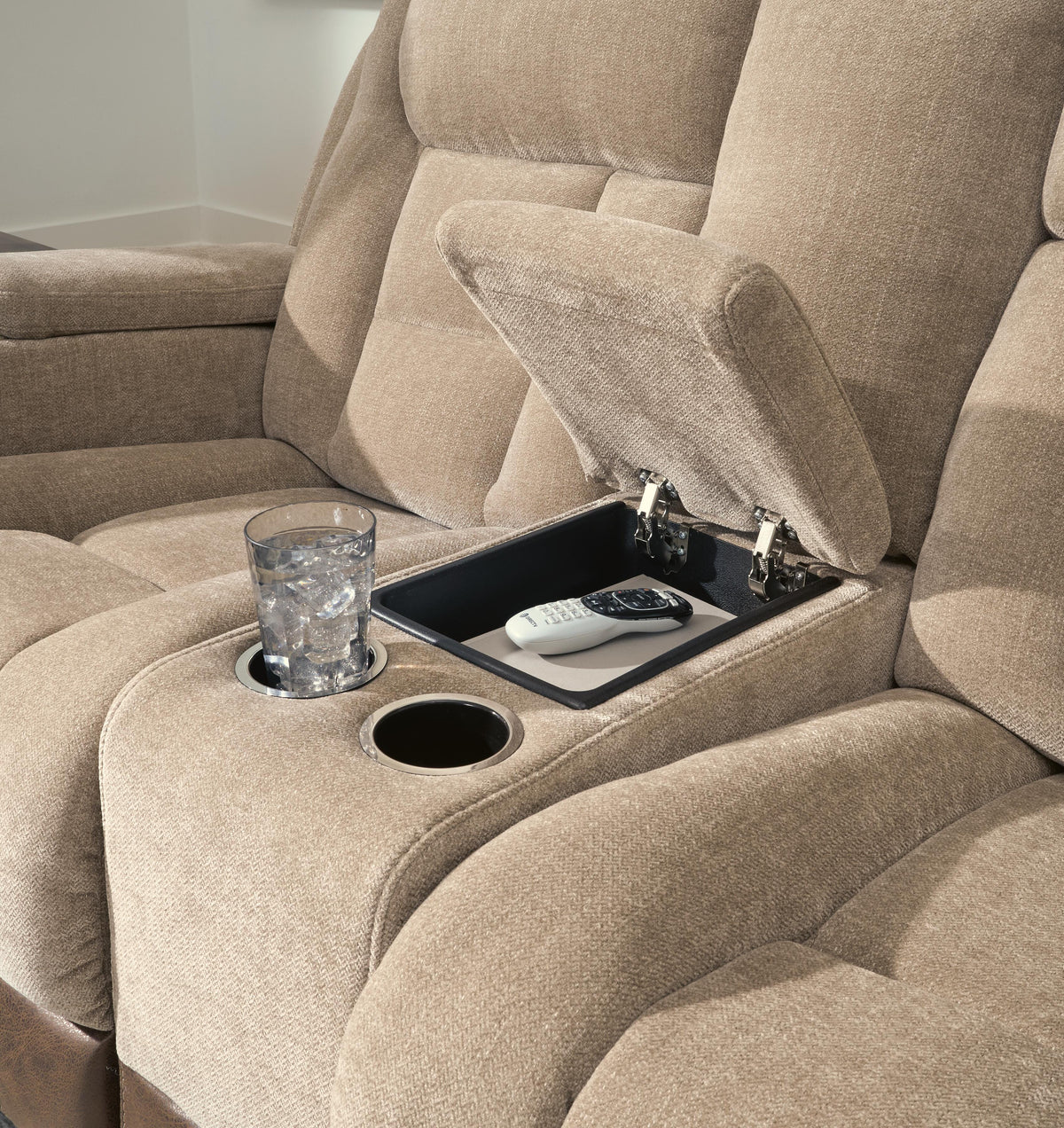 Mixed Motion Power Reclining Loveseat with Console in Brownstone, detail view