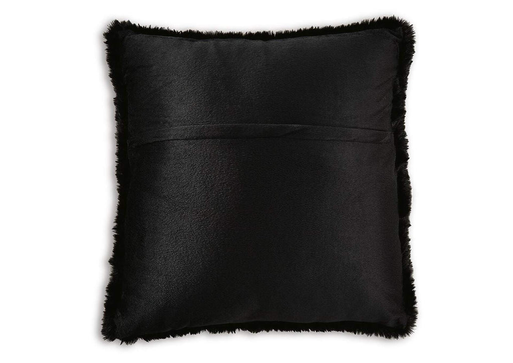 Gariland Pillow