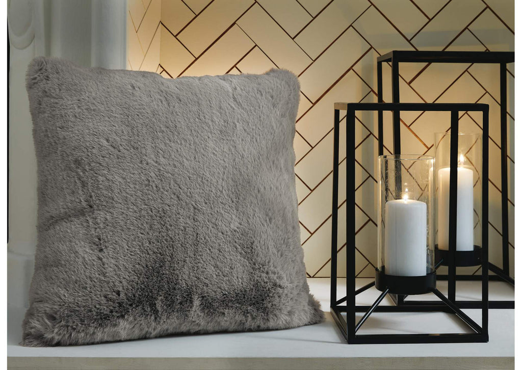 Gariland Pillow