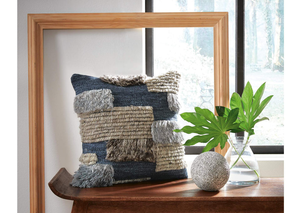 Gibbend Pillow