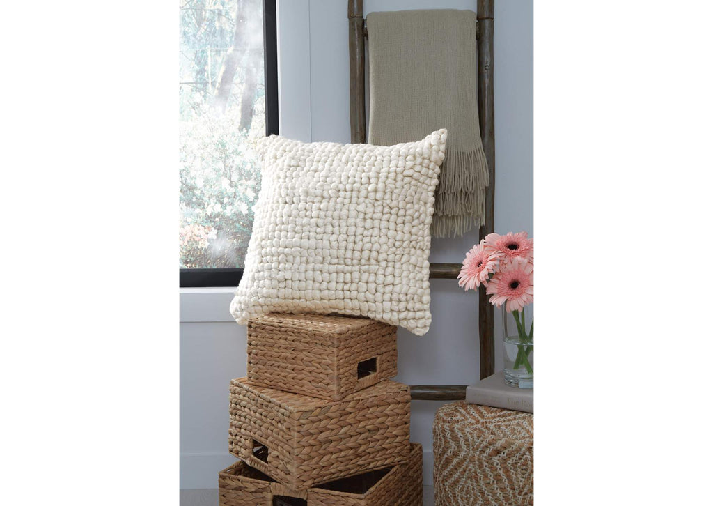Aavie Pillow
