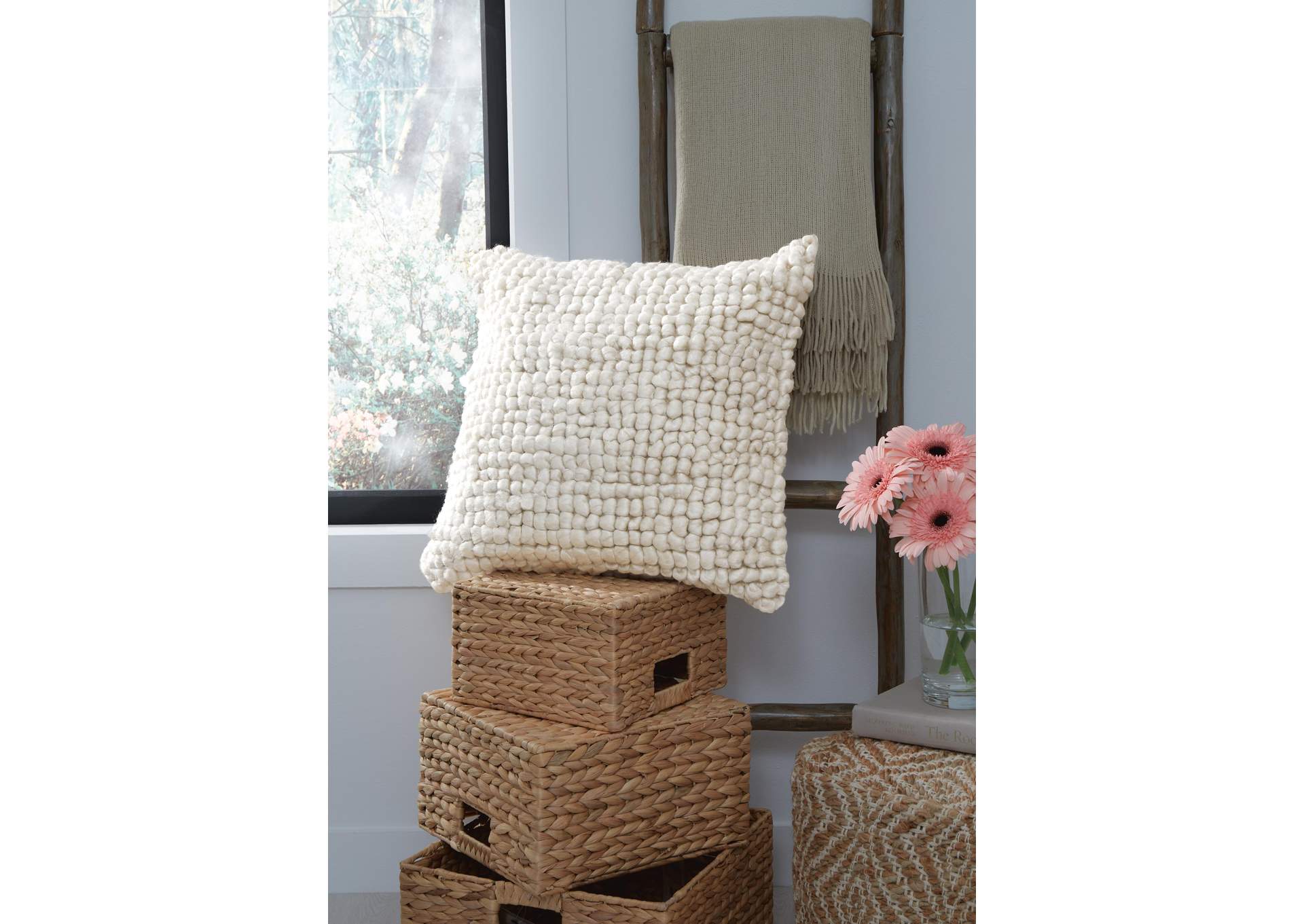 Aavie Pillow