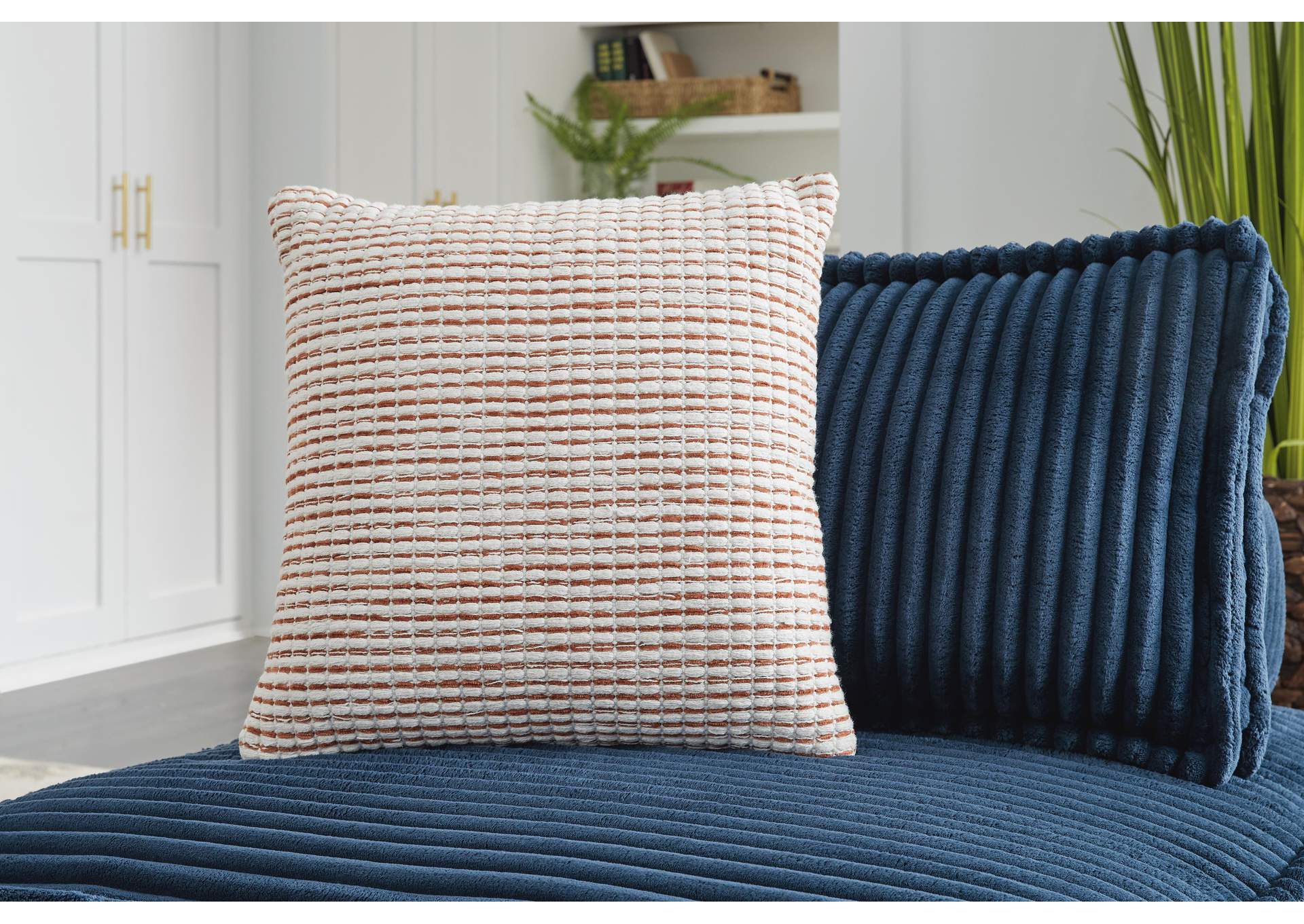 Nashlin Pillow