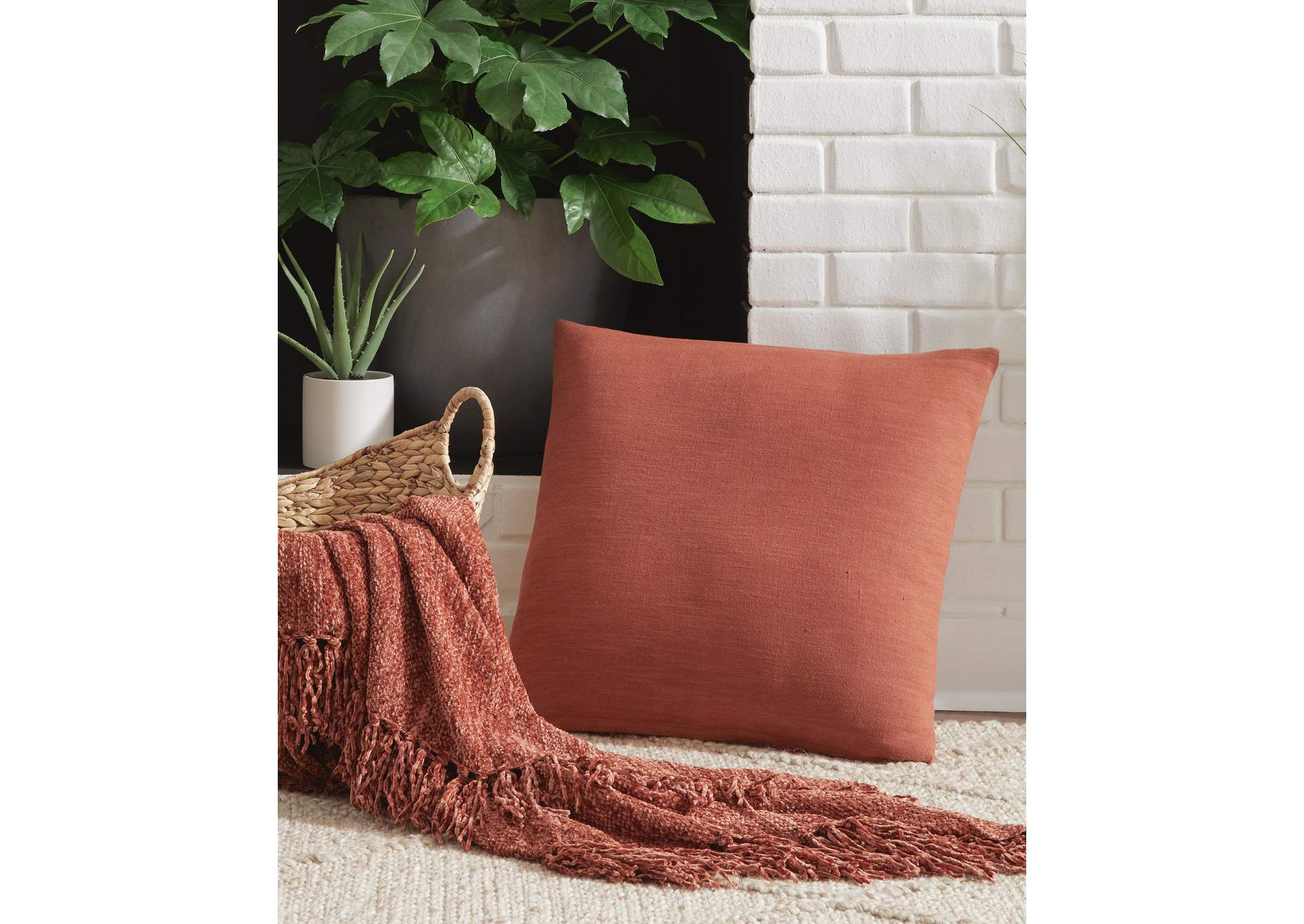 Thaneville Pillow