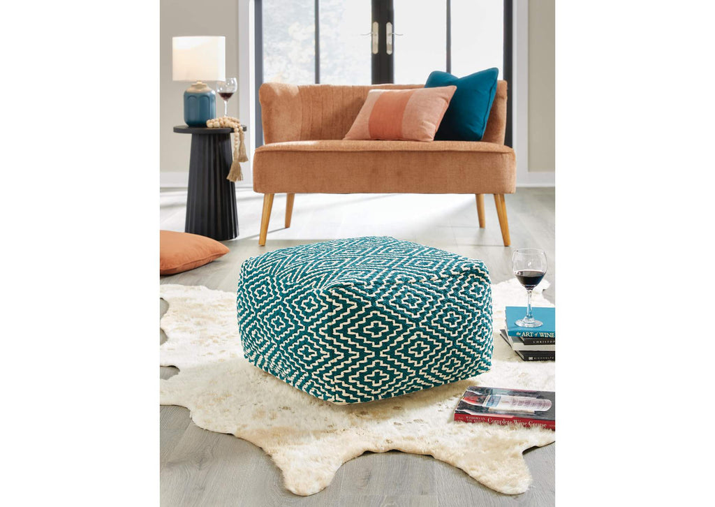Brynnsen Pouf