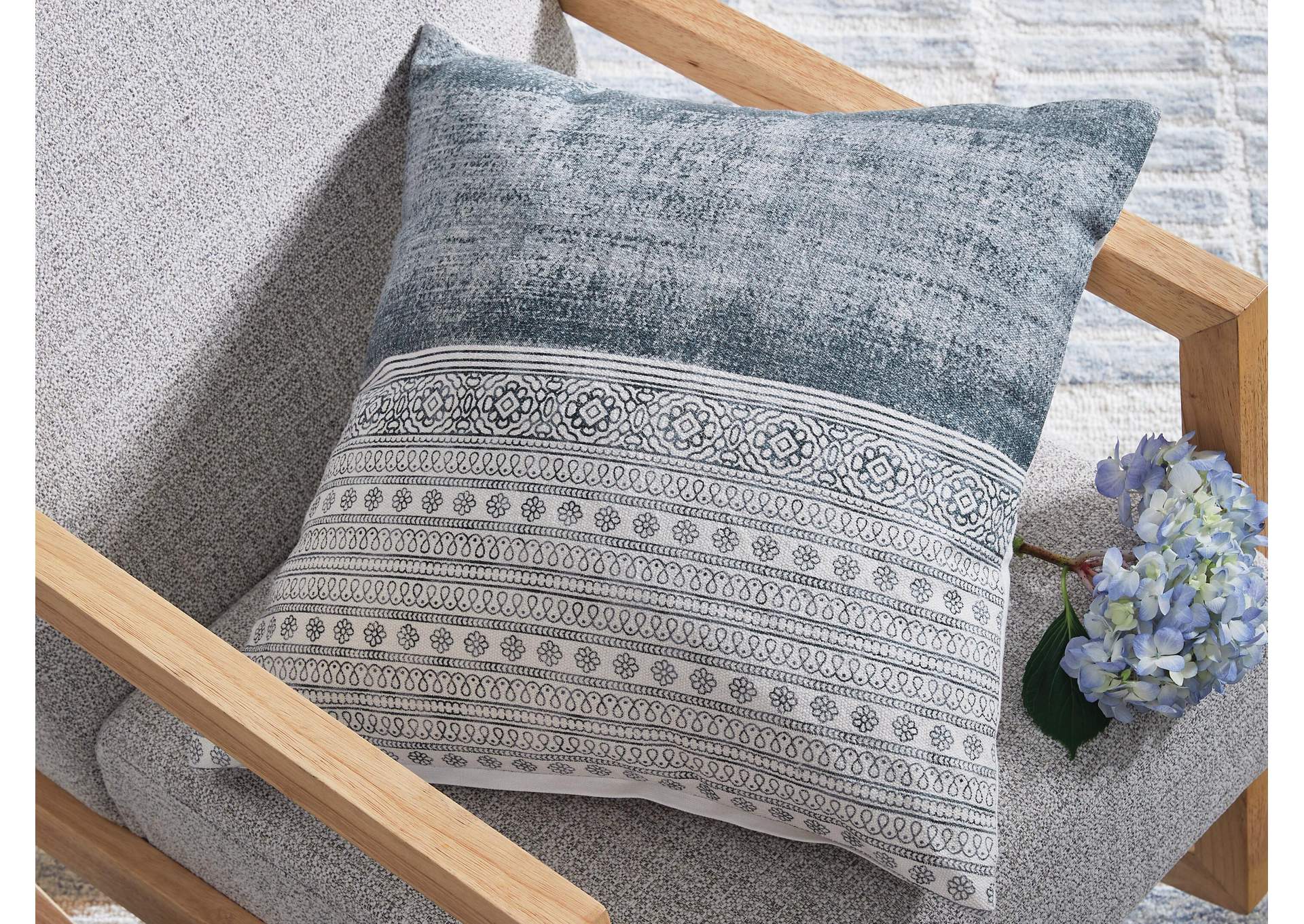 Harperville Pillow (Set of 4)