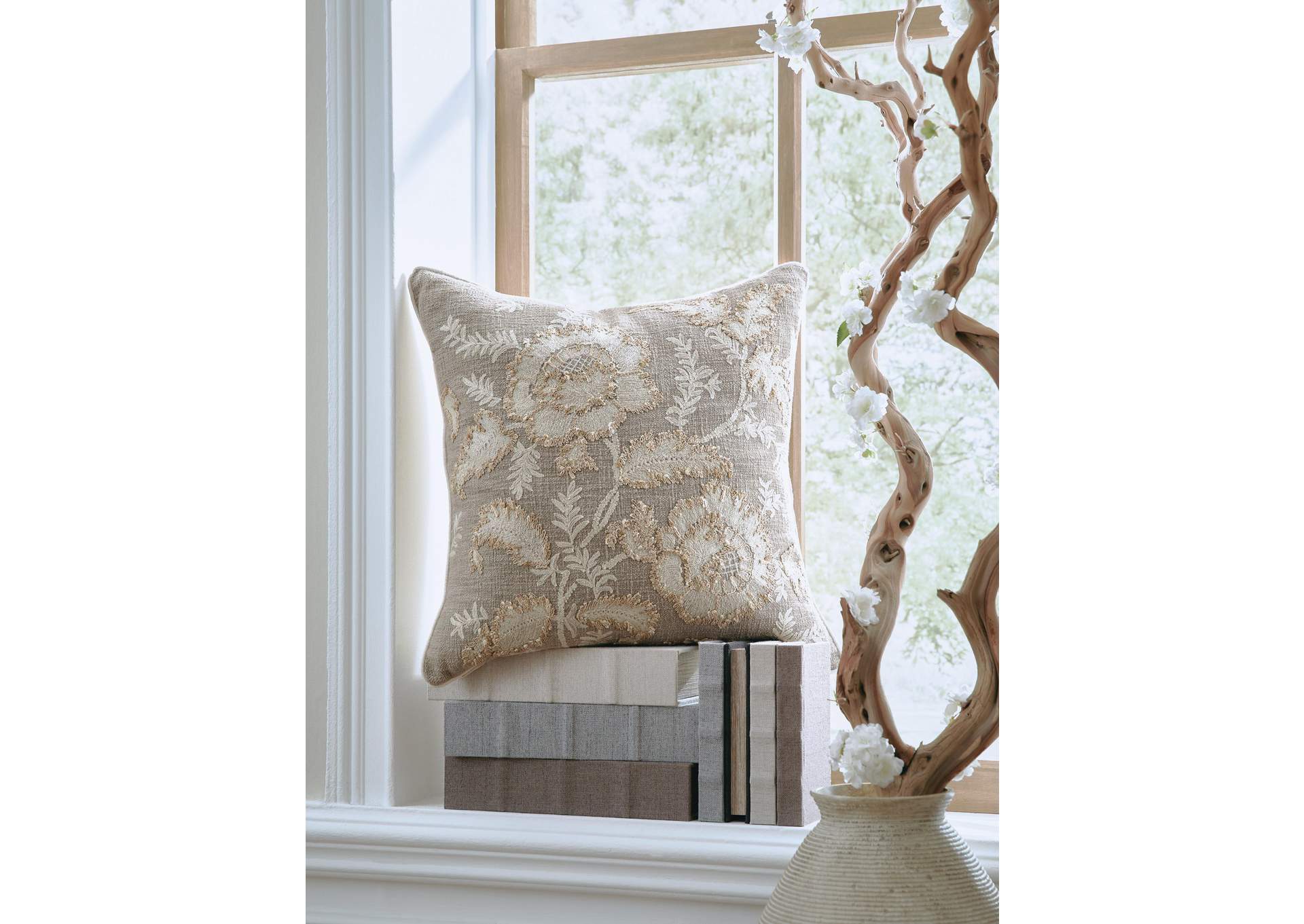 Viveka Pillow (Set of 4)