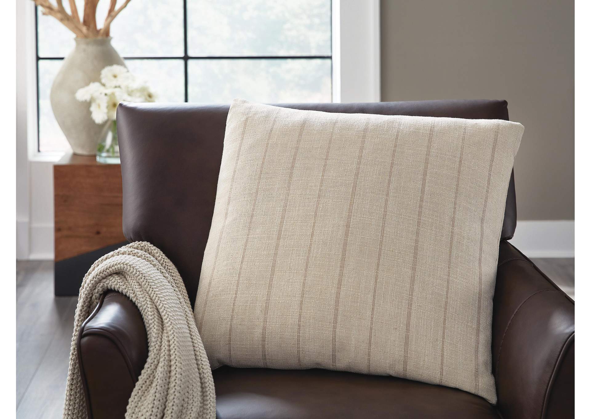 Valwick Pillow (Set of 4)