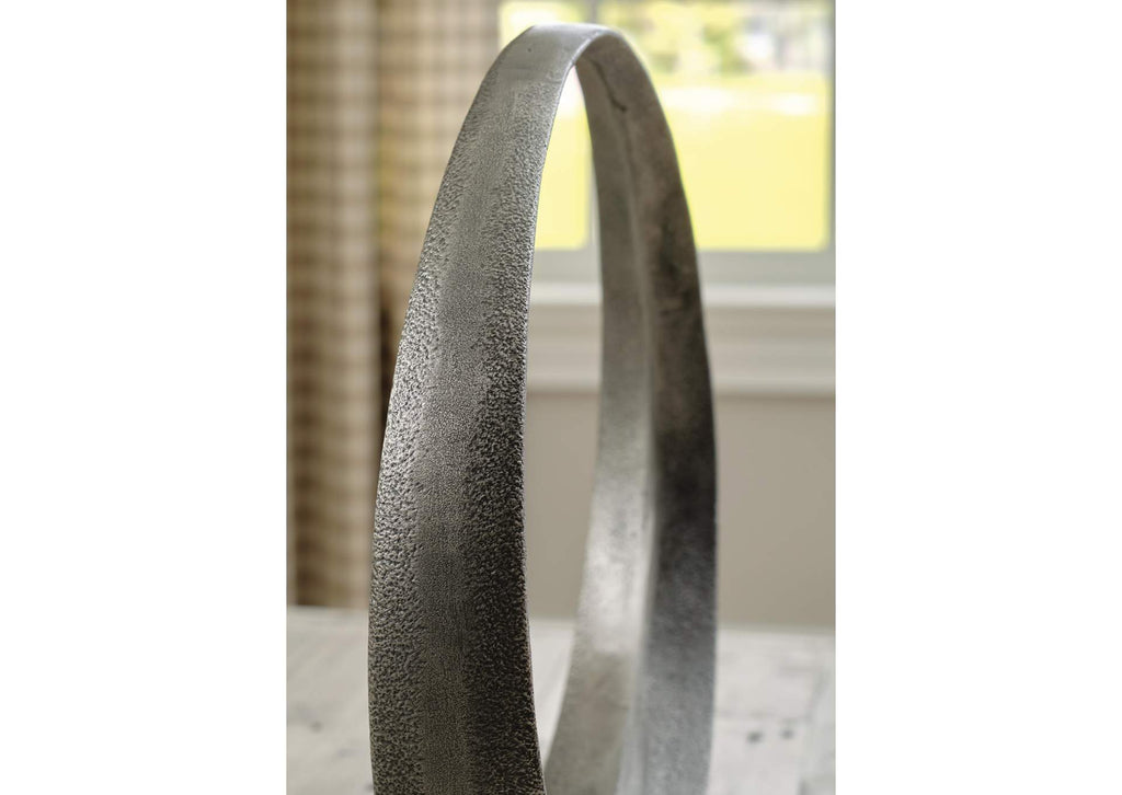 Ryandale Sculpture (Set of 2) detail