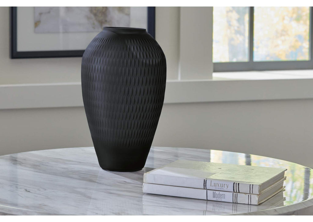 Etney Vase