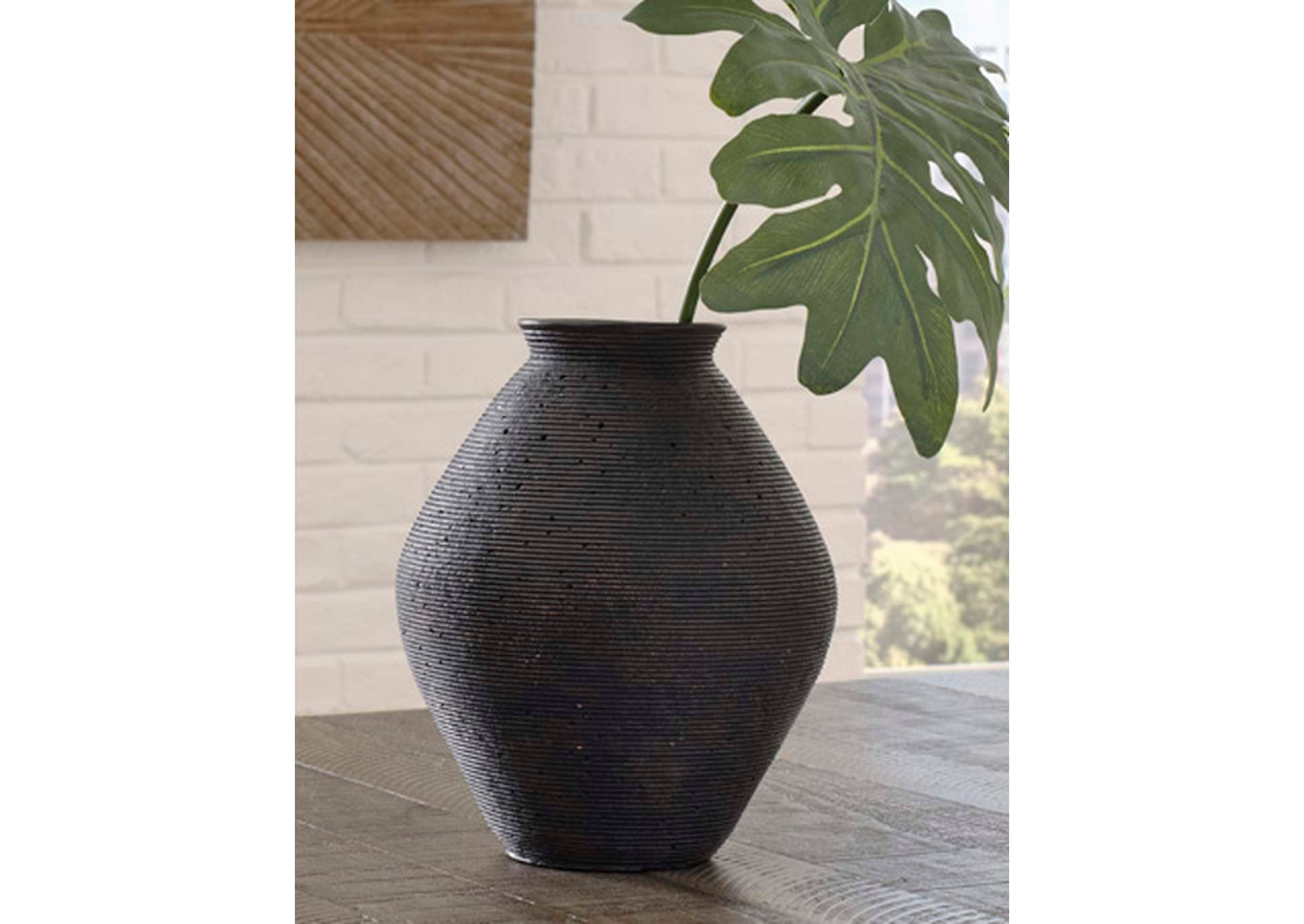 Hannela Vase