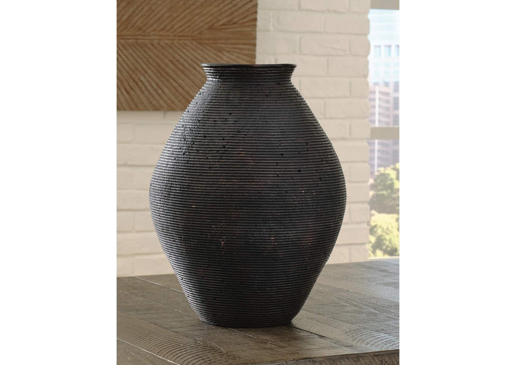 Hannela Vase