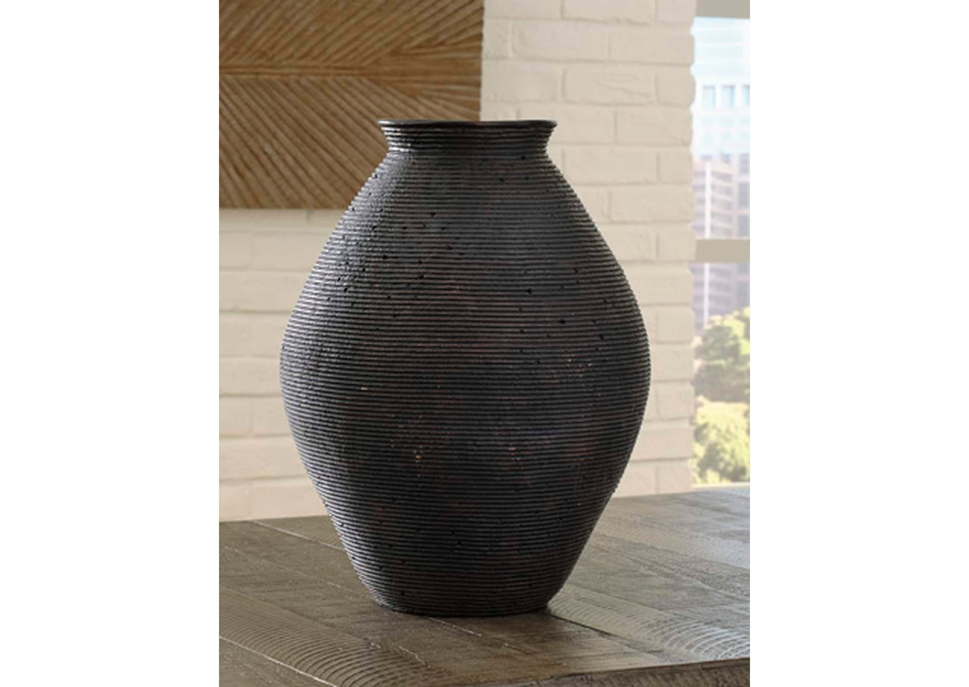 Hannela Vase