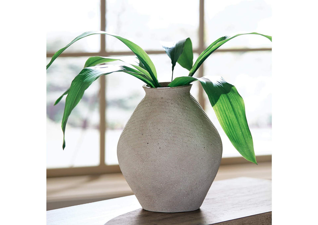 Hannela Vase