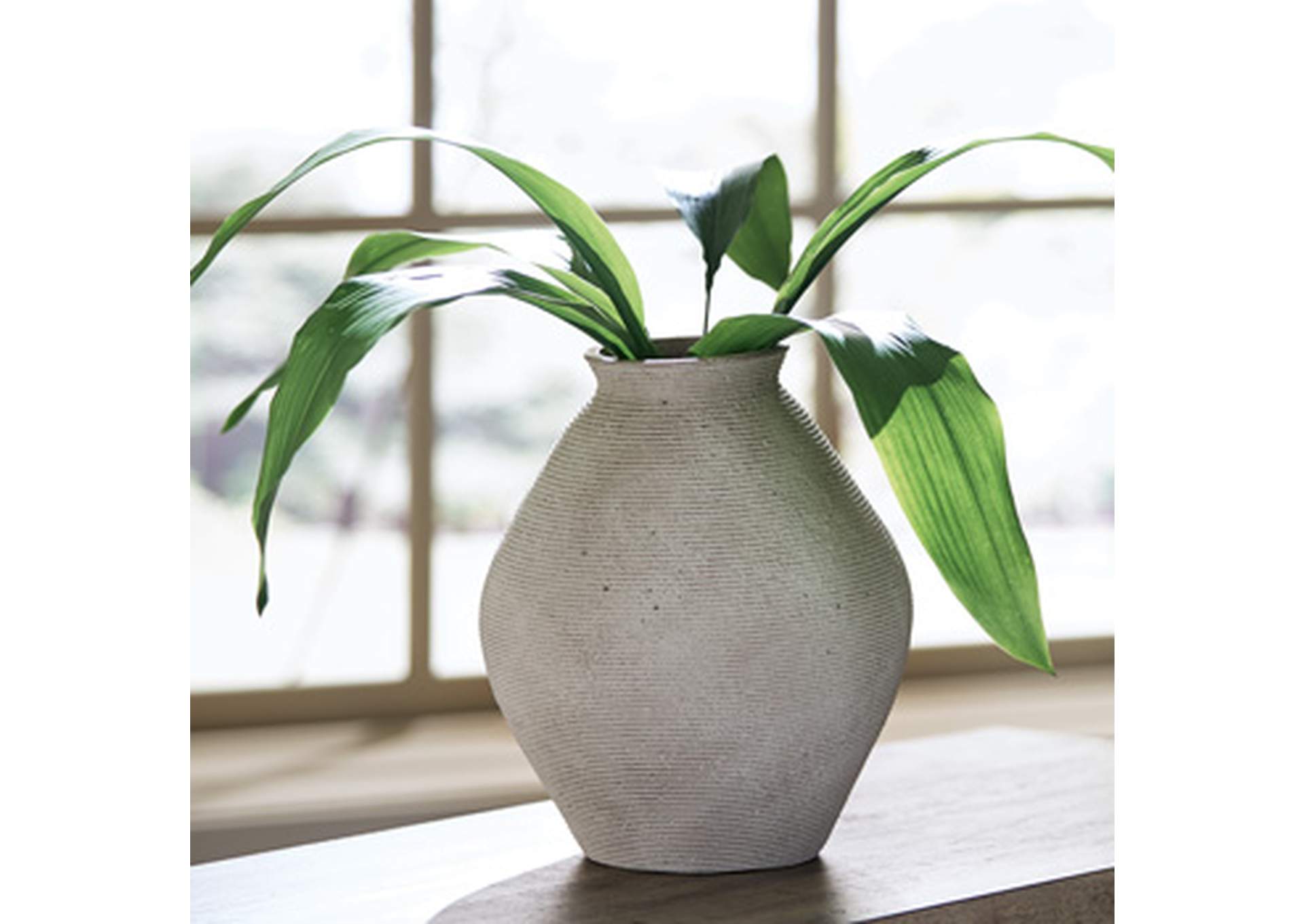 Hannela Vase