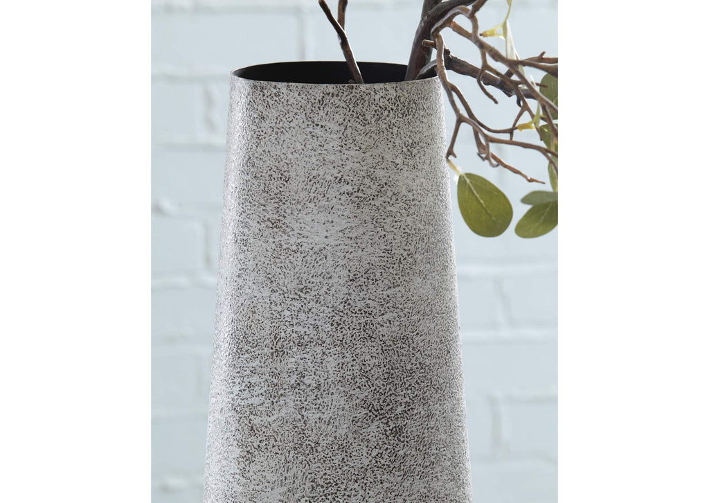 Fynn Vase detail