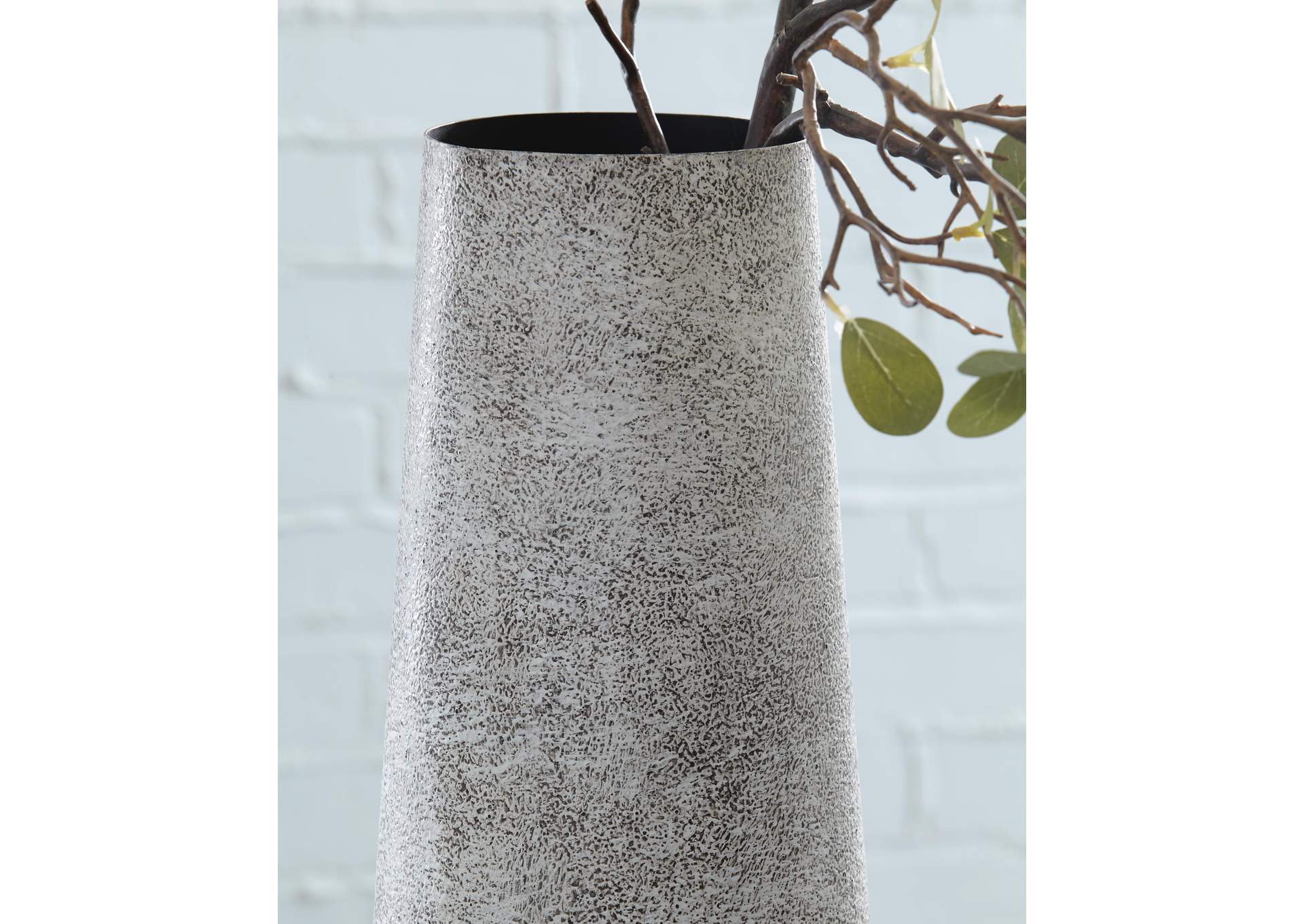 Fynn Vase detail