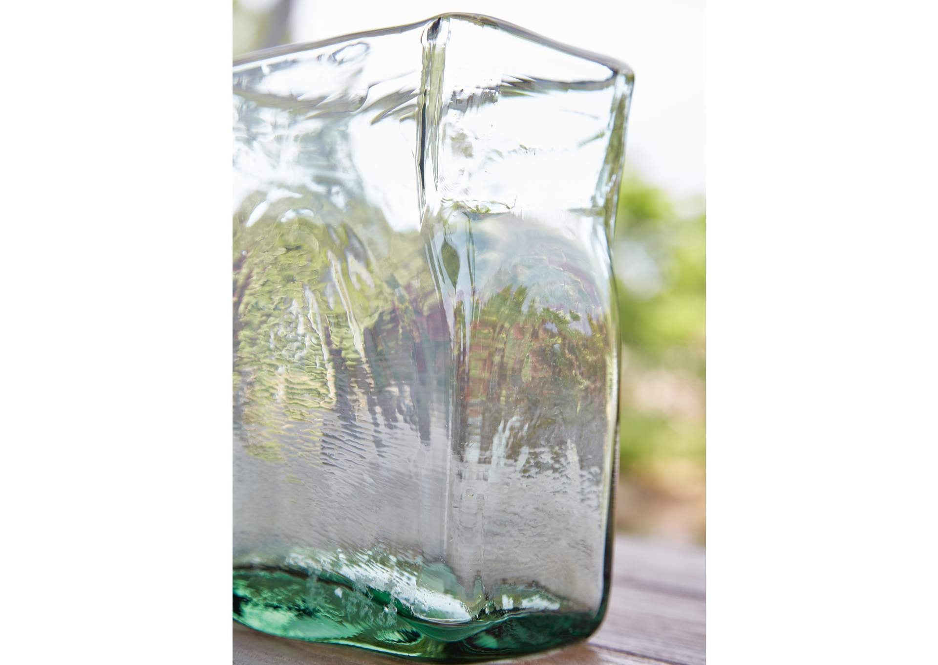 Taylow Vase detail