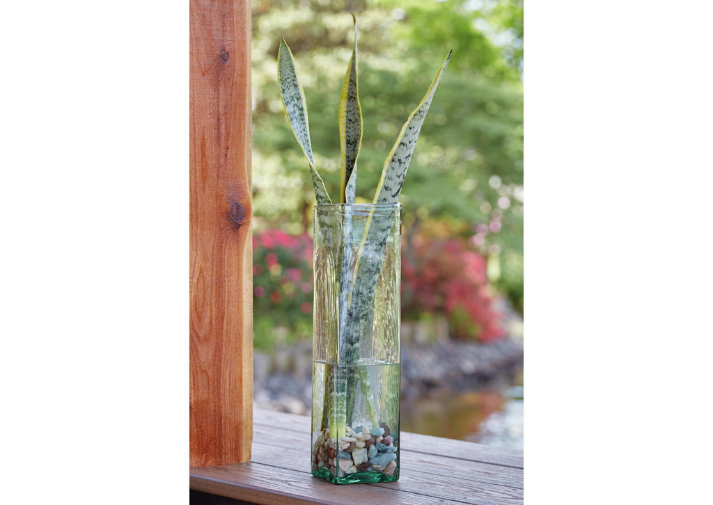 Taylow Vase