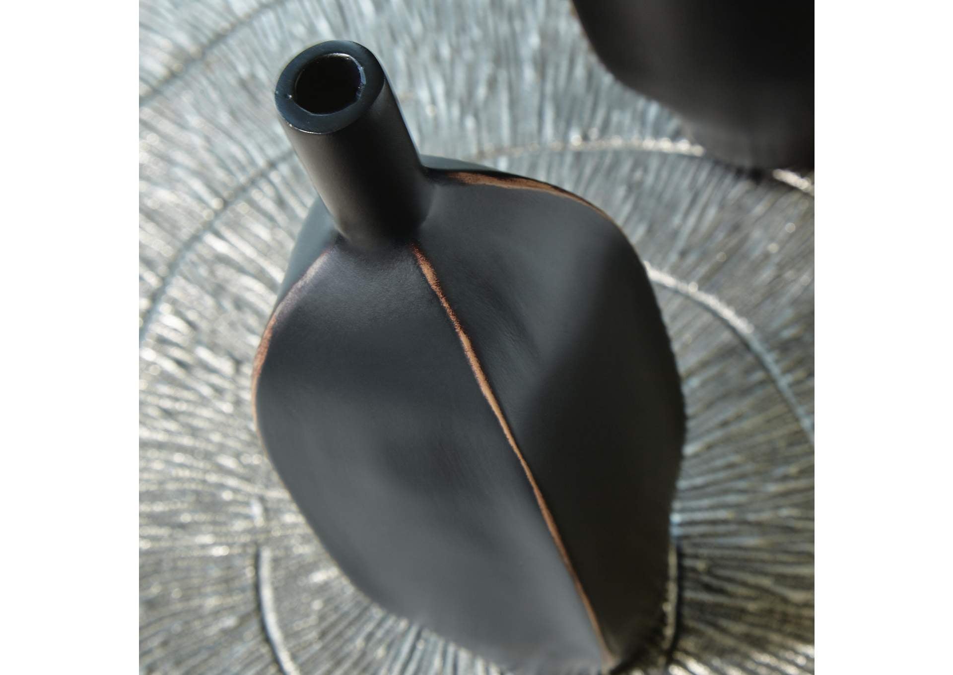 Rhaveney Vase (Set of 3) detail