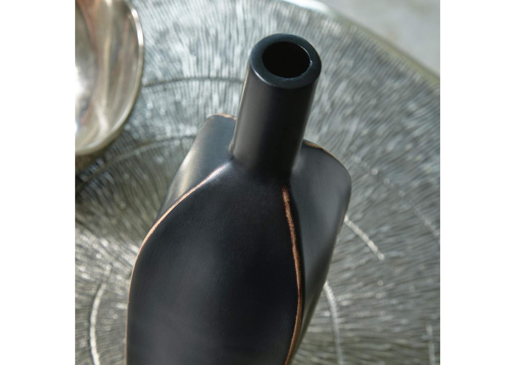 Rhaveney Vase (Set of 3) detail