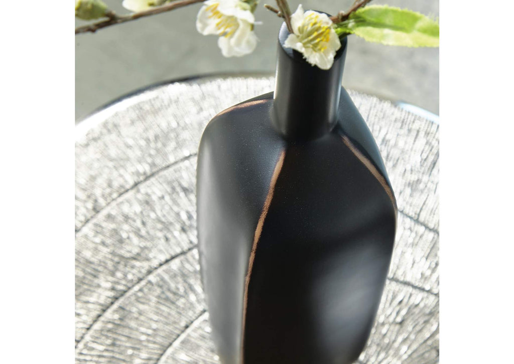 Rhaveney Vase (Set of 3) detail