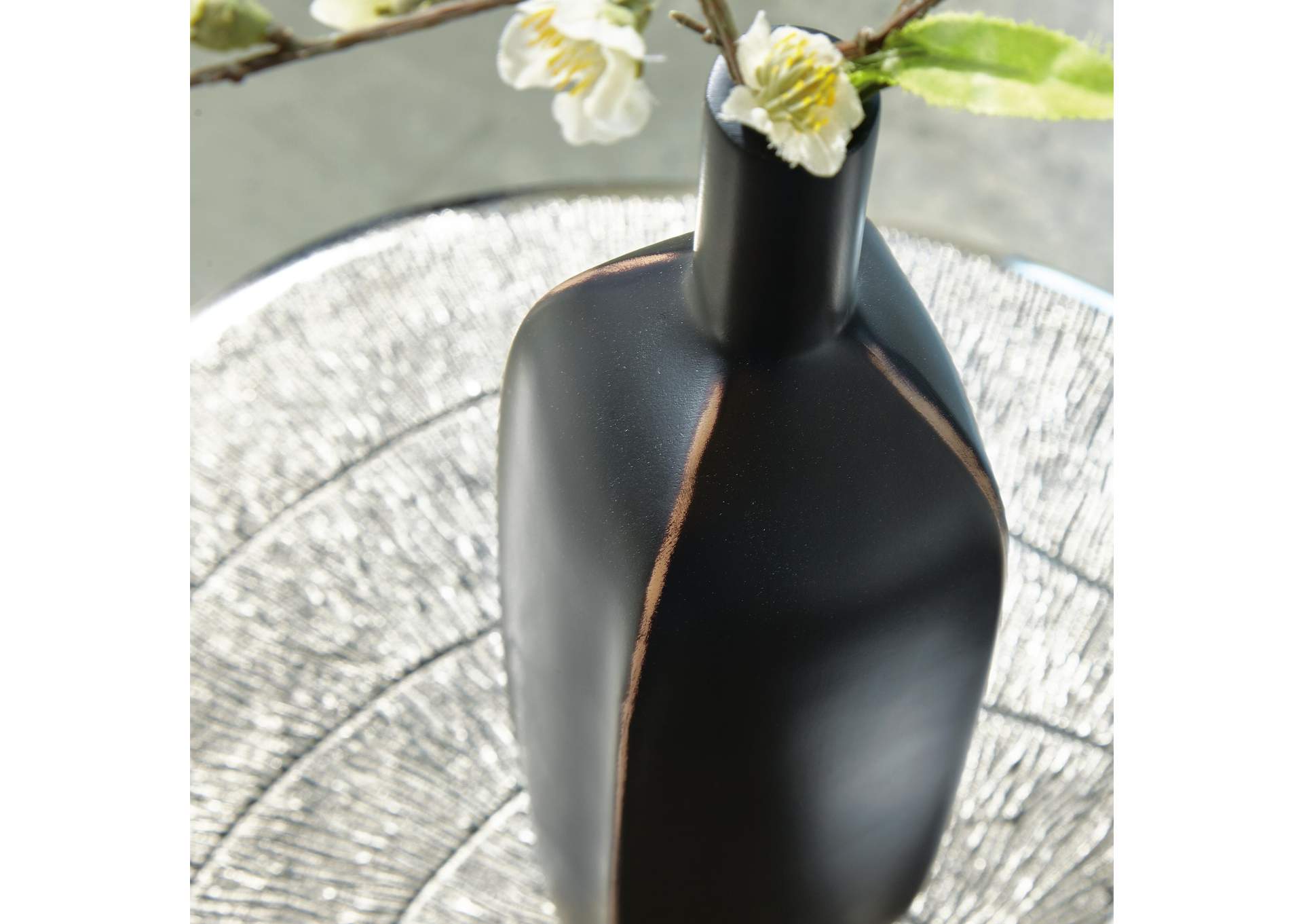 Rhaveney Vase (Set of 3) detail