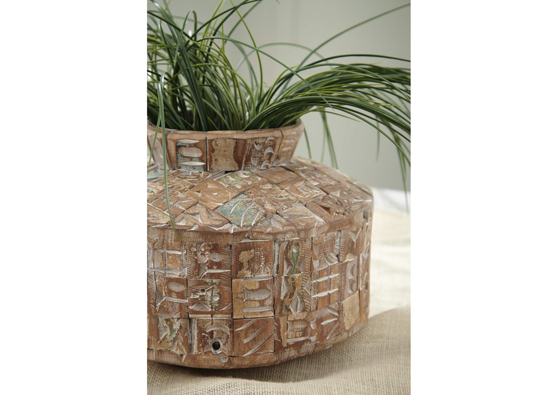 Meltland Vase detail