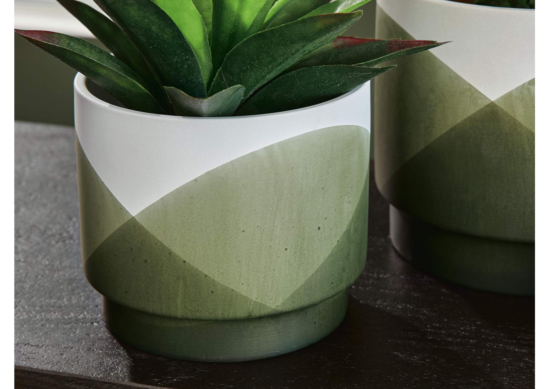 Ardenridge Planter (Set of 2) detail
