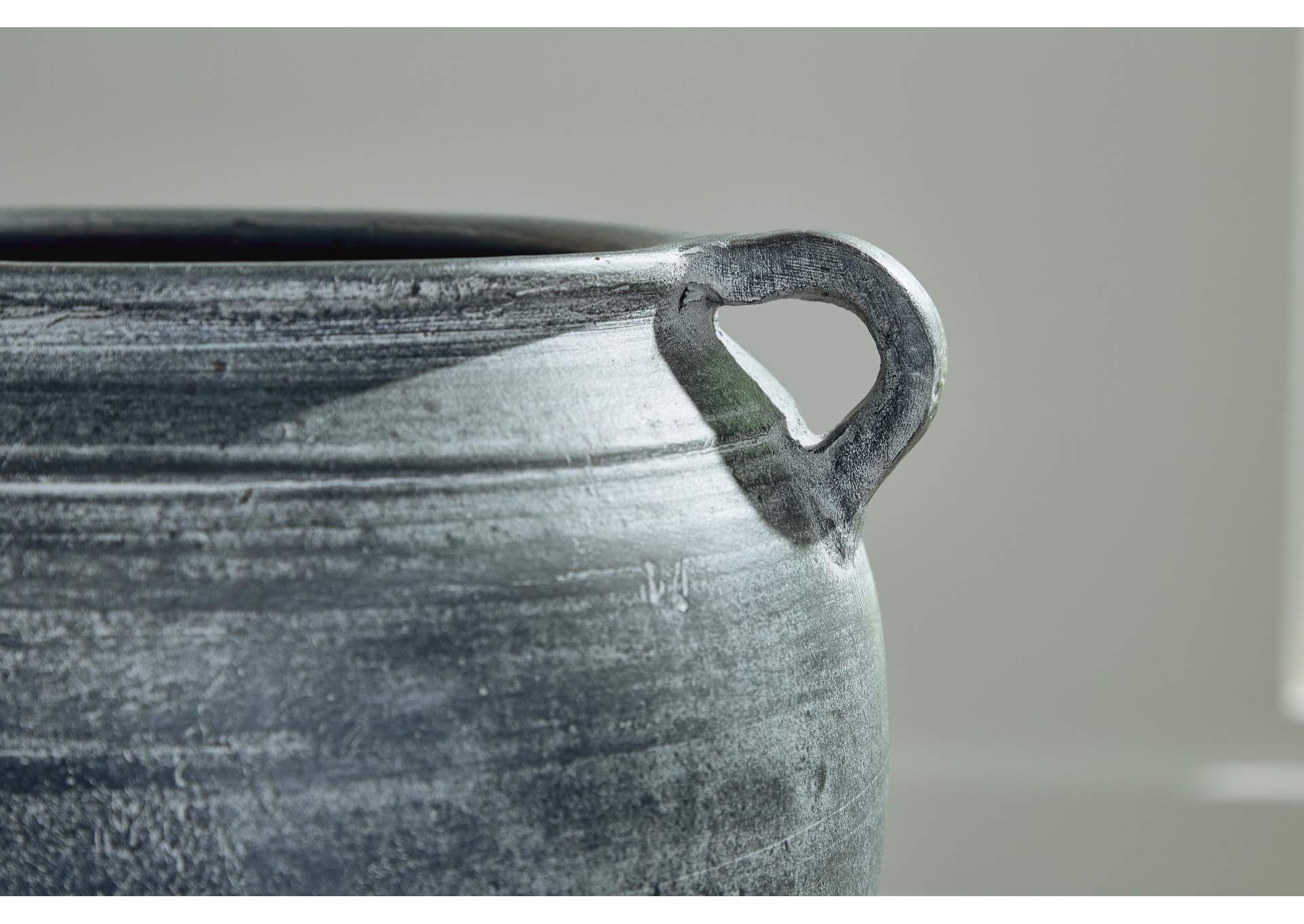 Meadie Vase detail