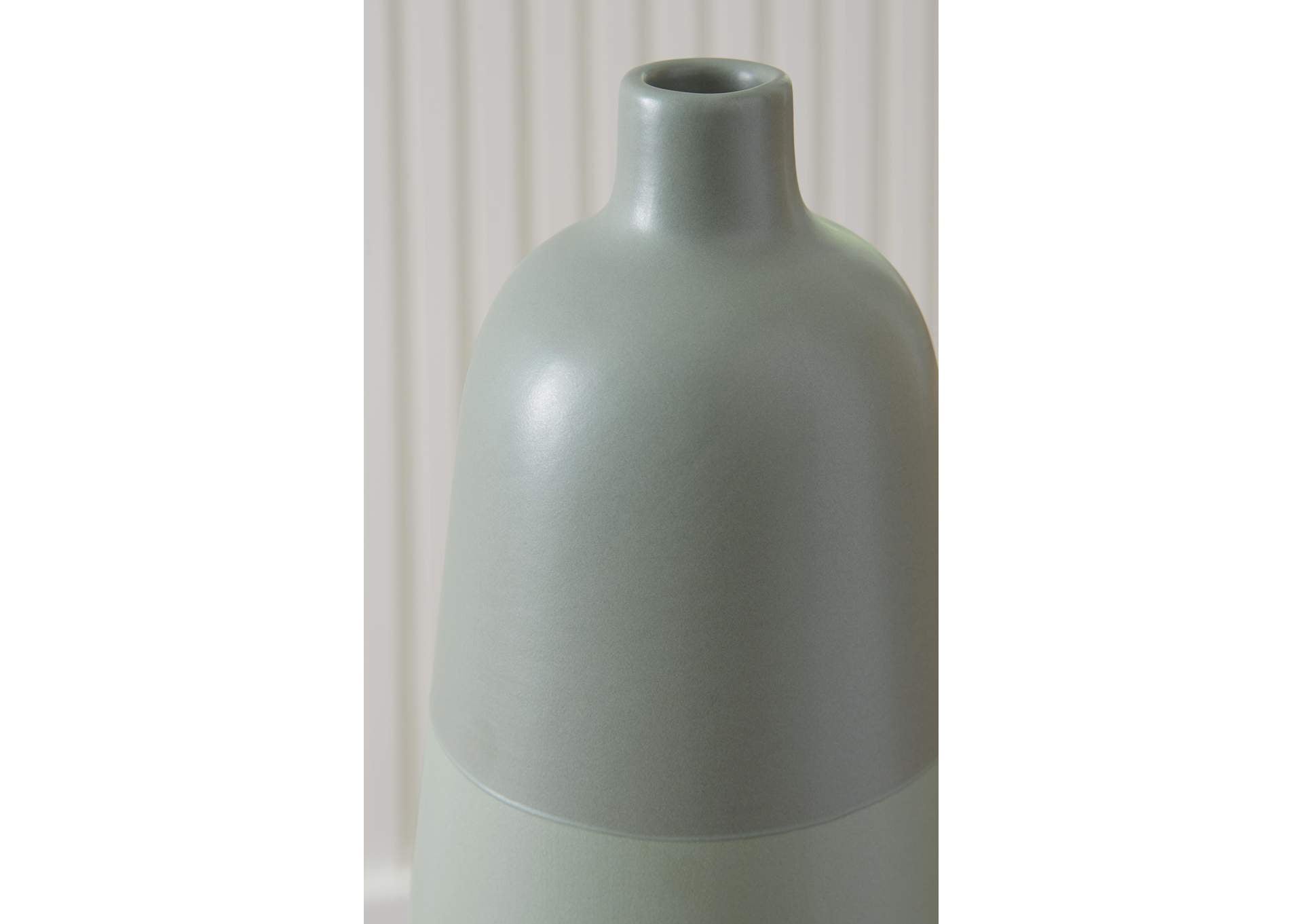 Peerland Vase detail