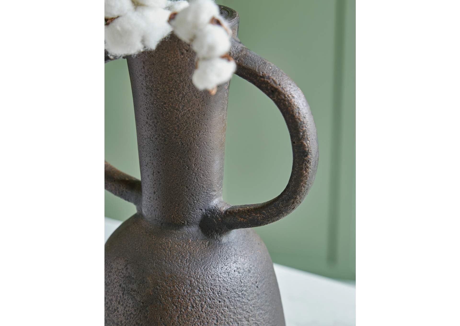 Aadeen Vase detail