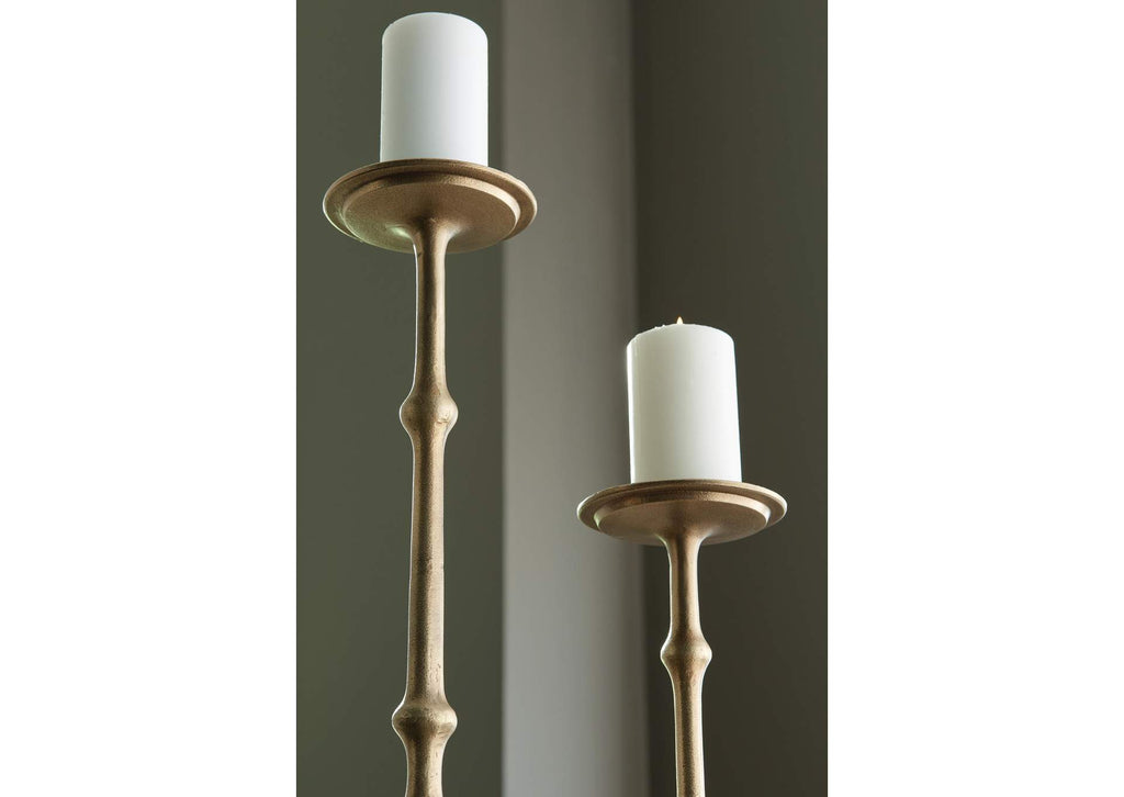 Larwick Candle Holder (Set of 2) detail