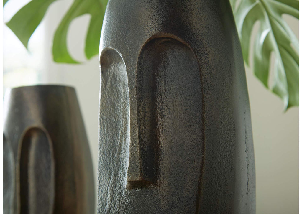 Elanman Vase detail