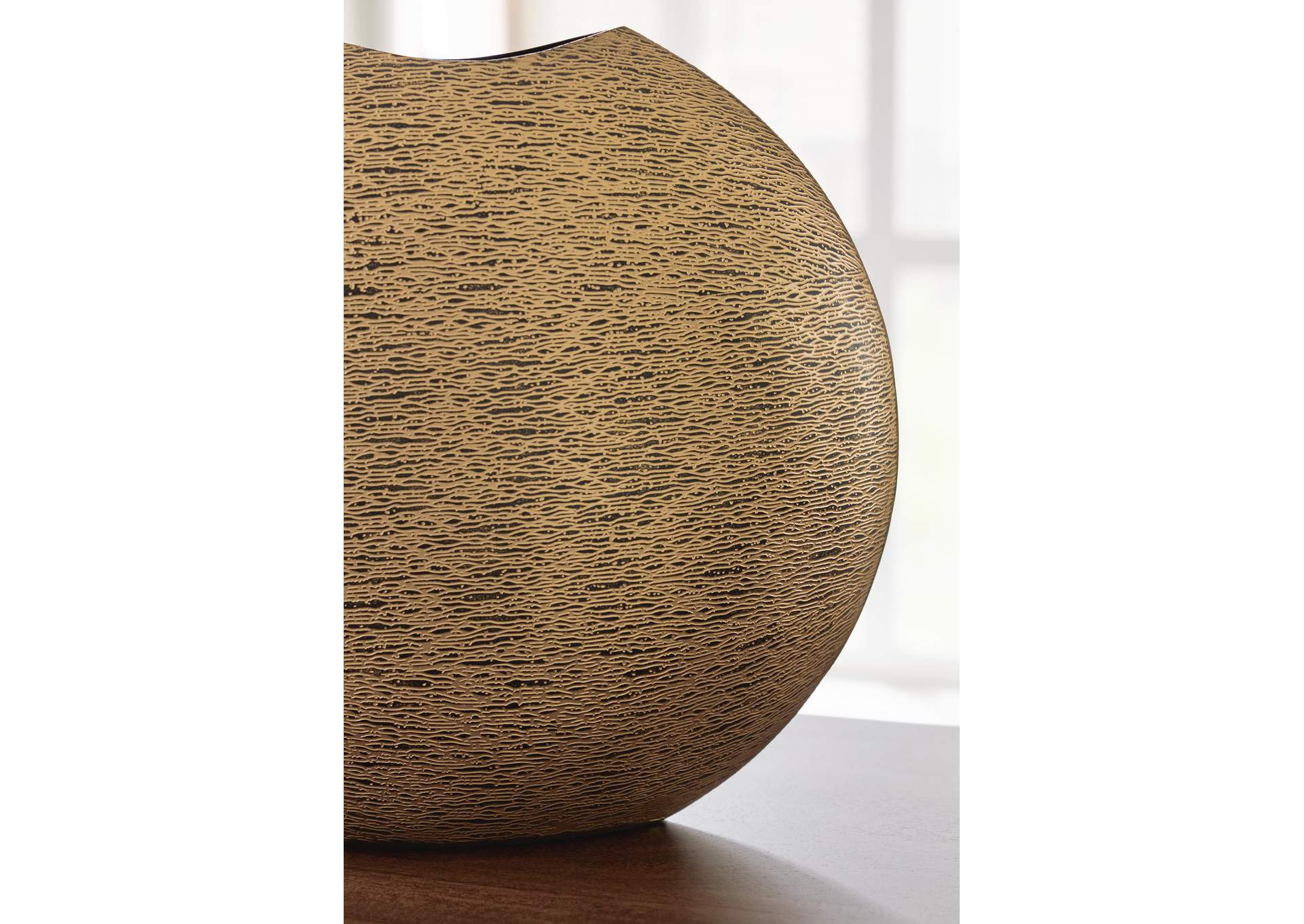 Iansboro Vase detail