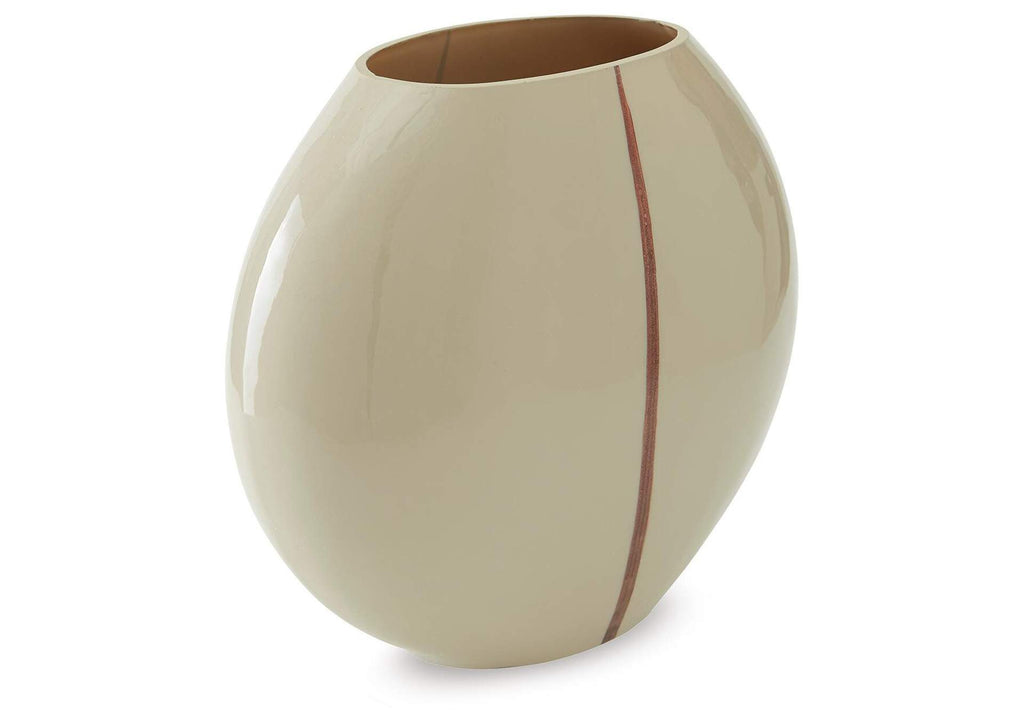 Sheabourne Vase angled view