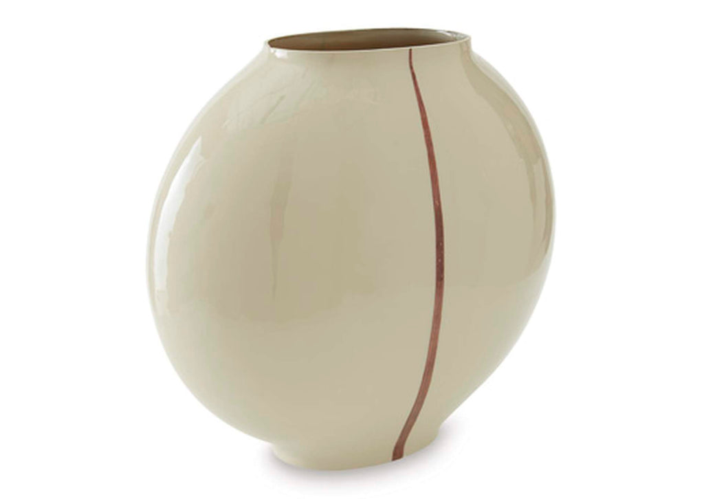 Sheabourne Vase angled view