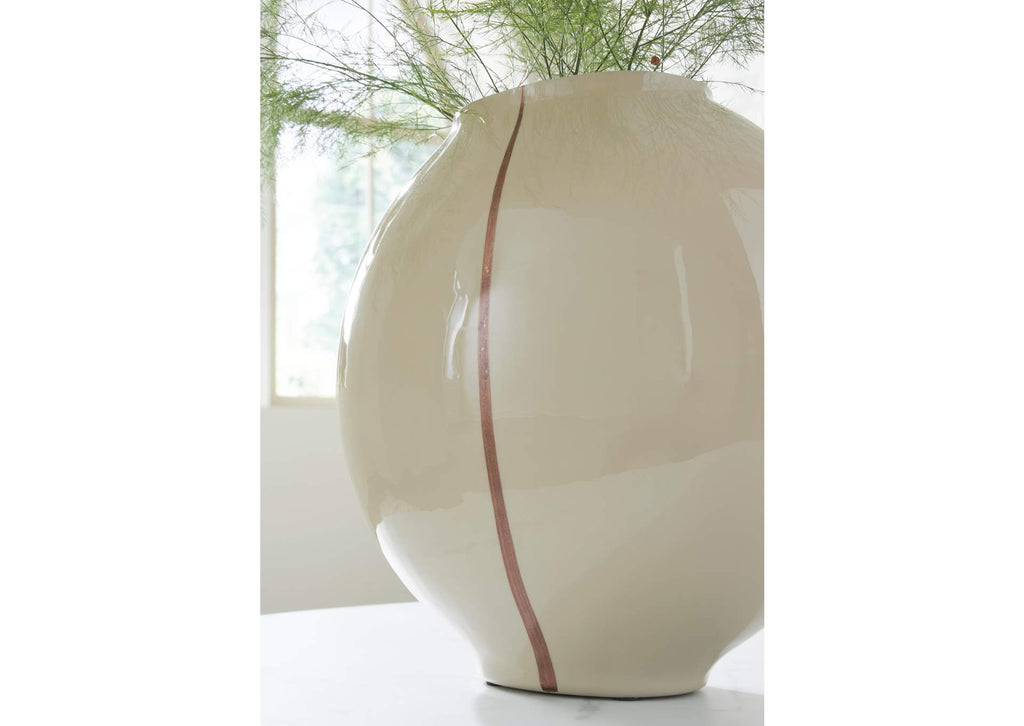 Sheabourne Vase detail