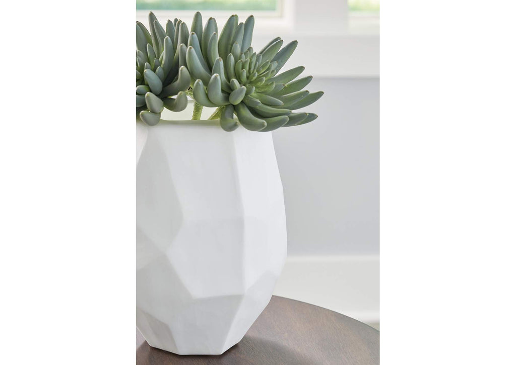 Karenton Vase detail