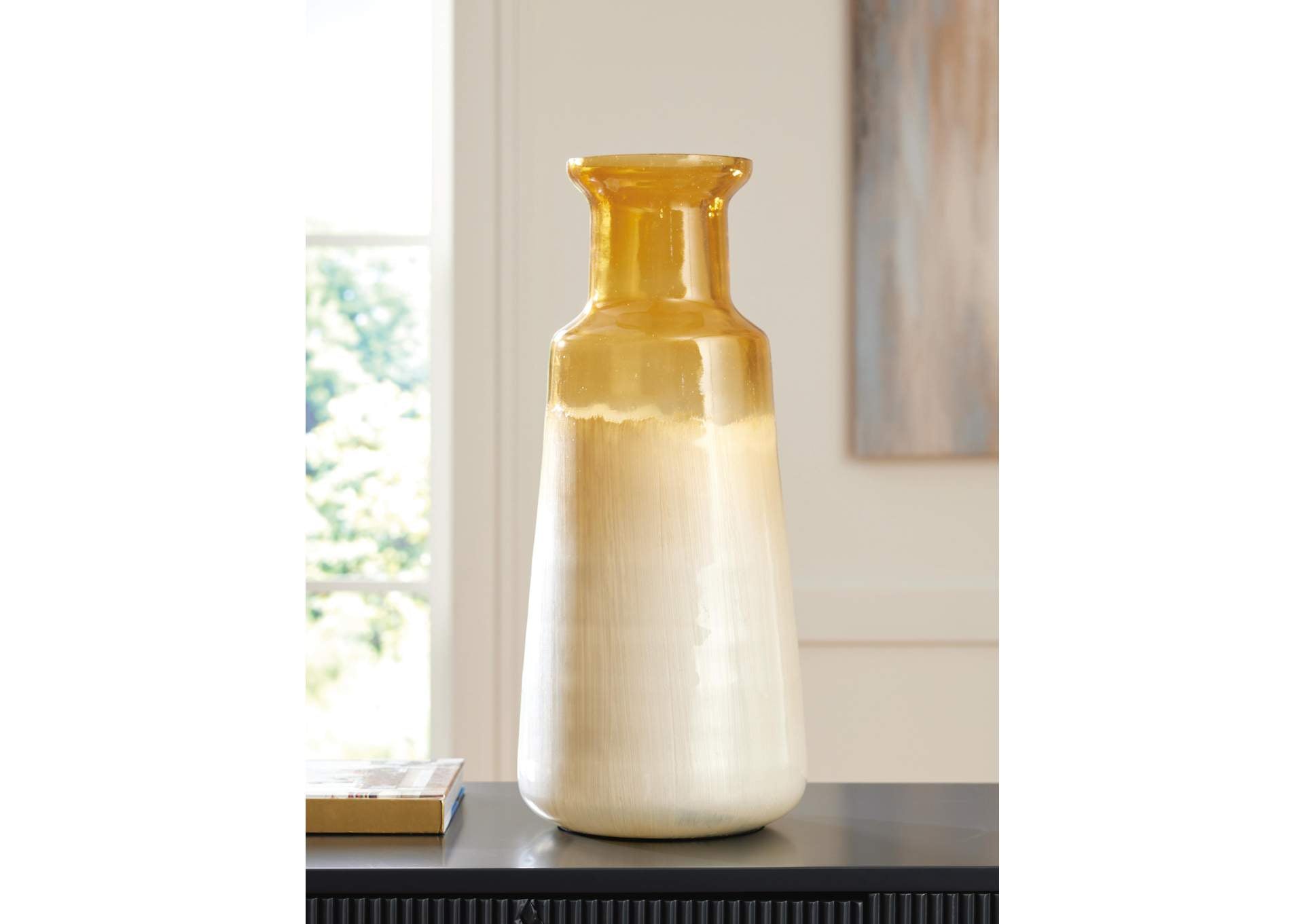 Wynburg Vase