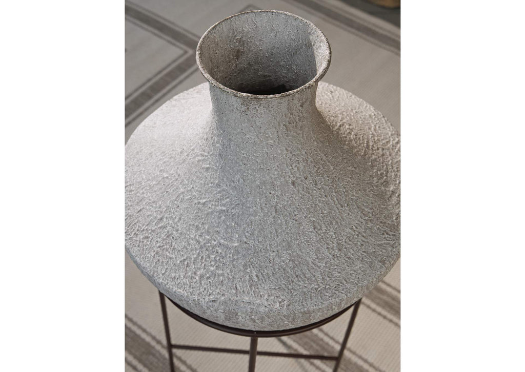 Estonbank Vase detail